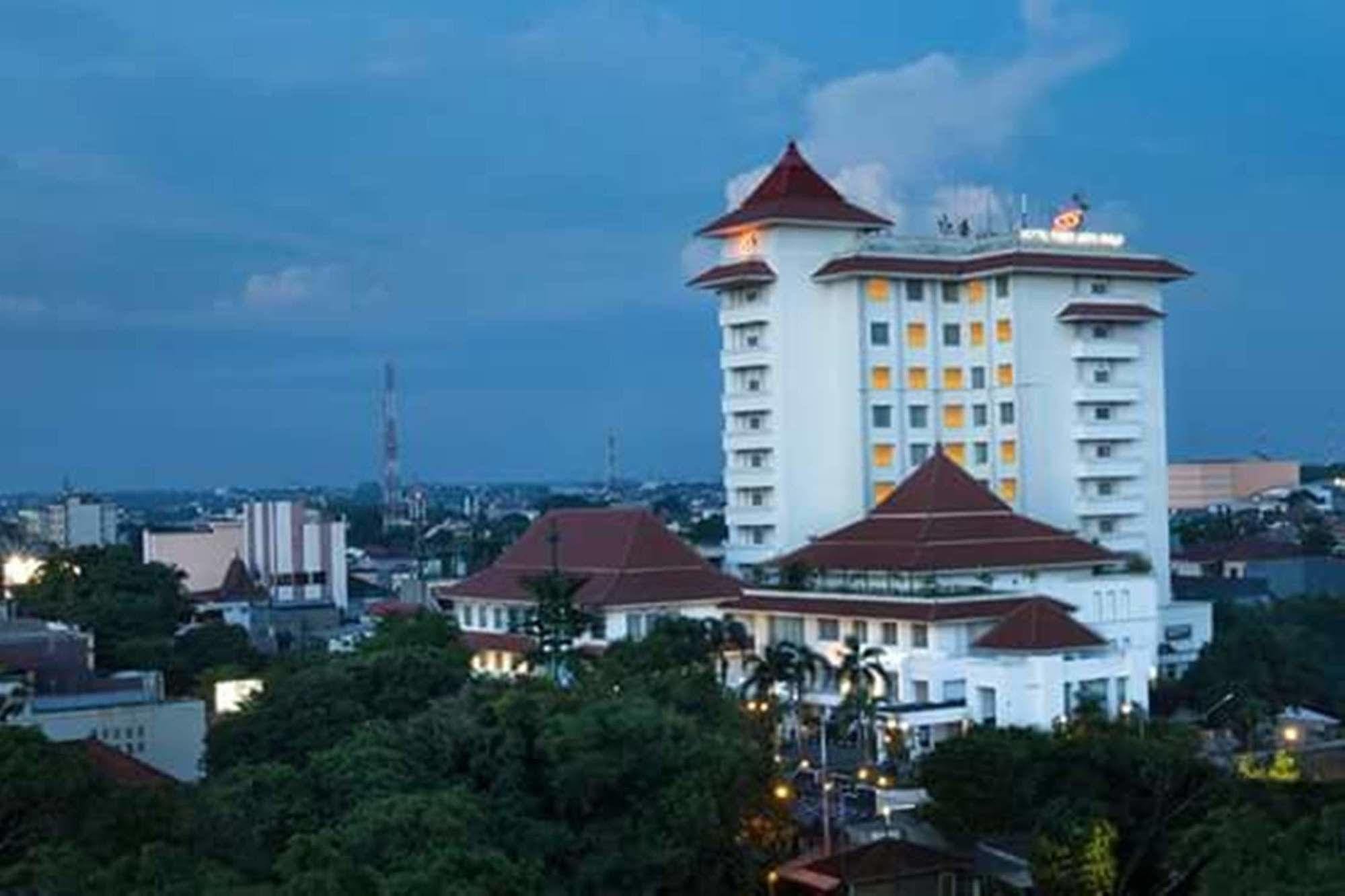 Hotel Sahid Jaya Solo Exterior foto
